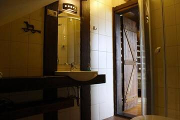 Фото номера Двухместный номер с 1 кроватью или 2 отдельными кроватями, вид на сад Курортные отели Medžiotojų Sostinė г. Kunioniai 12